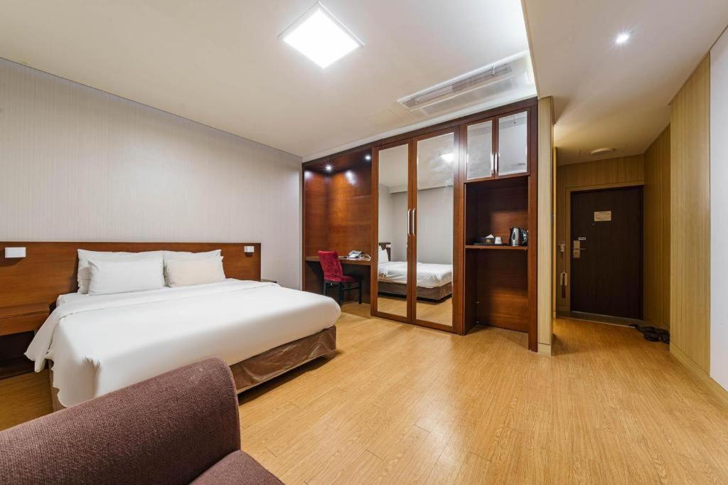 Korea Tourist Hotel Suwon Buitenkant foto